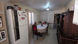 Casa mista com 04 dormitórios no Bairro Ideal 