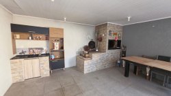 Casa mista com 04 dormitórios no Bairro Ideal 
