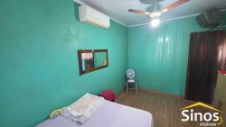 Casa com 03 dormitórios no Bairro Ideal 
