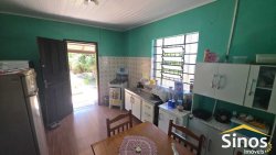 Casa com 03 dormitórios no Bairro Ideal 