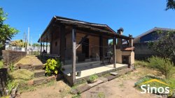 Casa com 03 dormitórios no Bairro Ideal 