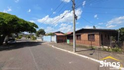 Casa com 03 dormitórios no Bairro Ideal 