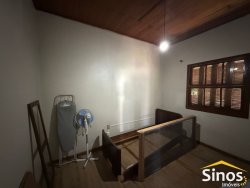 Casa com 02 dormitórios no centro  