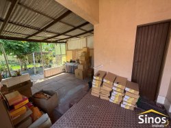 Casa com 02 dormitórios no centro  