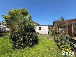 Casa com 02 dormitórios no centro  