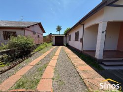 Casa com 02 dormitórios no centro  