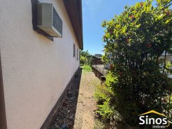 Casa com 02 dormitórios no centro  