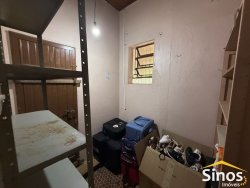 Casa com 02 dormitórios no centro  