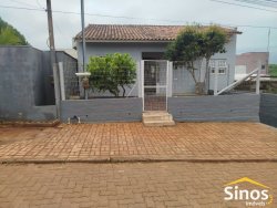 Casa com 02 dormitórios no bairro Encosta do Sol 