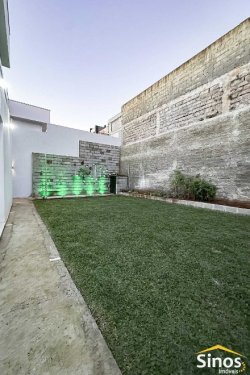 Casa com 03 dormitórios no bairro Colina do Sol 