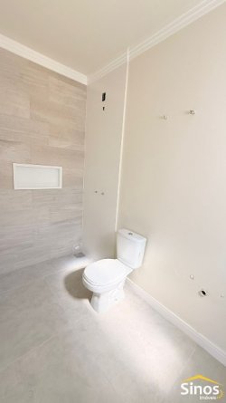 Casa com 03 dormitórios no bairro São Jorge  