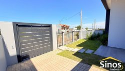 Casa com 03 dormitórios no bairro São Jorge  