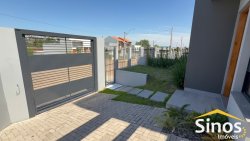 Casa com 03 dormitórios no bairro São Jorge  