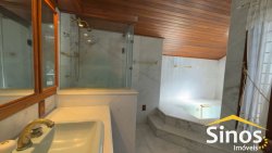Casa com 04 dormitórios para locação no bairro Ideal   