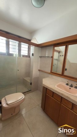 Casa com 04 dormitórios para locação no bairro Ideal   