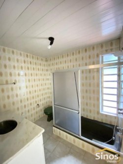 Casa com 03 dormitórios no bairro Vila Nova 