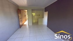 Casa com 03 dormitórios para locação no bairro Primavera  