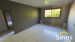 Casa com 03 dormitórios para locação no bairro Primavera  