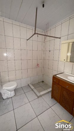 Casa com 03 dormitórios para locação no bairro Primavera  