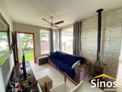 Casa com 02 dormitórios, sendo 01 suíte para locação no bairro Lomba Grande      