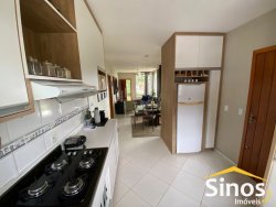 Casa com 02 dormitórios, sendo 01 suíte para locação no bairro Lomba Grande      
