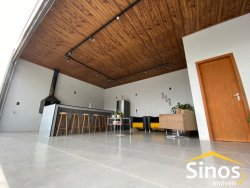 Casa com 02 dormitórios, sendo 01 suíte para locação no bairro Lomba Grande      
