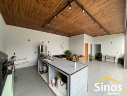 Casa com 02 dormitórios, sendo 01 suíte para locação no bairro Lomba Grande      