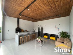 Casa com 02 dormitórios, sendo 01 suíte para locação no bairro Lomba Grande      