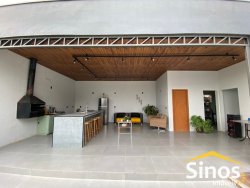 Casa com 02 dormitórios, sendo 01 suíte para locação no bairro Lomba Grande      