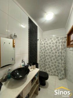 Casa com 02 dormitórios, sendo 01 suíte para locação no bairro Lomba Grande      