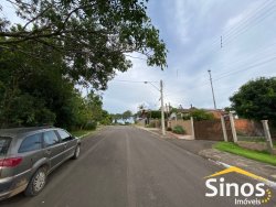 Casa com 02 dormitórios, sendo 01 suíte para locação no bairro Lomba Grande      