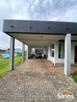 Casa com 02 dormitórios, sendo 01 suíte para locação no bairro Lomba Grande      
