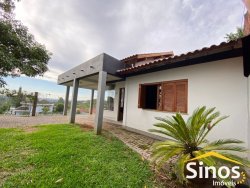 Casa com 02 dormitórios, sendo 01 suíte para locação no bairro Lomba Grande      