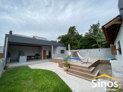Casa com 02 dormitórios, sendo 01 suíte para locação no bairro Lomba Grande      