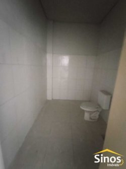 Prédio com 03 andares no bairro Vila Nova  
