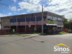 Prédio com 03 andares no bairro Vila Nova  