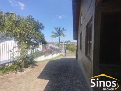Casa com 03 dormitórios, sendo 01 suíte no bairro Rincão 