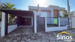 Casa com 03 dormitórios no bairro Lomba Grande 