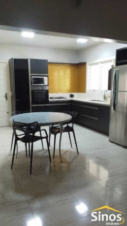 Casa mobiliada com 03 dormitórios, sendo 02 suítes no Bairro Primavera 