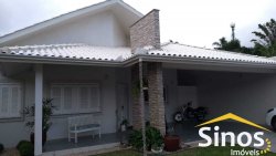 Casa mobiliada com 03 dormitórios, sendo 02 suítes no Bairro Primavera 