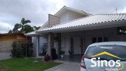 Casa mobiliada com 03 dormitórios, sendo 02 suítes no Bairro Primavera 