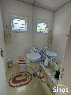 Casa com 03 dormitórios, sendo 01 suite no bairro Petrópolis  