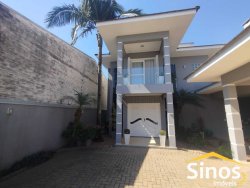 Casa com 03 dormitórios, sendo 01 suite no bairro Petrópolis  