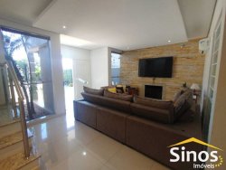 Casa com 03 dormitórios, sendo 01 suite no bairro Petrópolis  