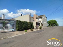 Casa com 03 dormitórios, sendo 01 suite no bairro Petrópolis  