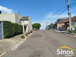Casa com 03 dormitórios, sendo 01 suite no bairro Petrópolis  
