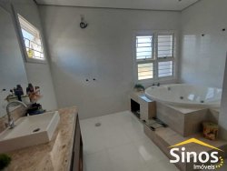 Casa com 03 dormitórios, sendo 01 suite no bairro Petrópolis  