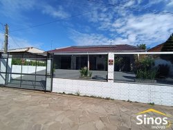 Casa com 03 dormitórios no bairro Rio dos Sinos 