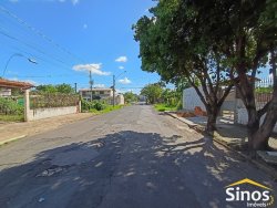Casa com 03 dormitórios no bairro Scharlau 