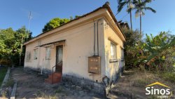Terreno com casa antiga no bairro Canudos 